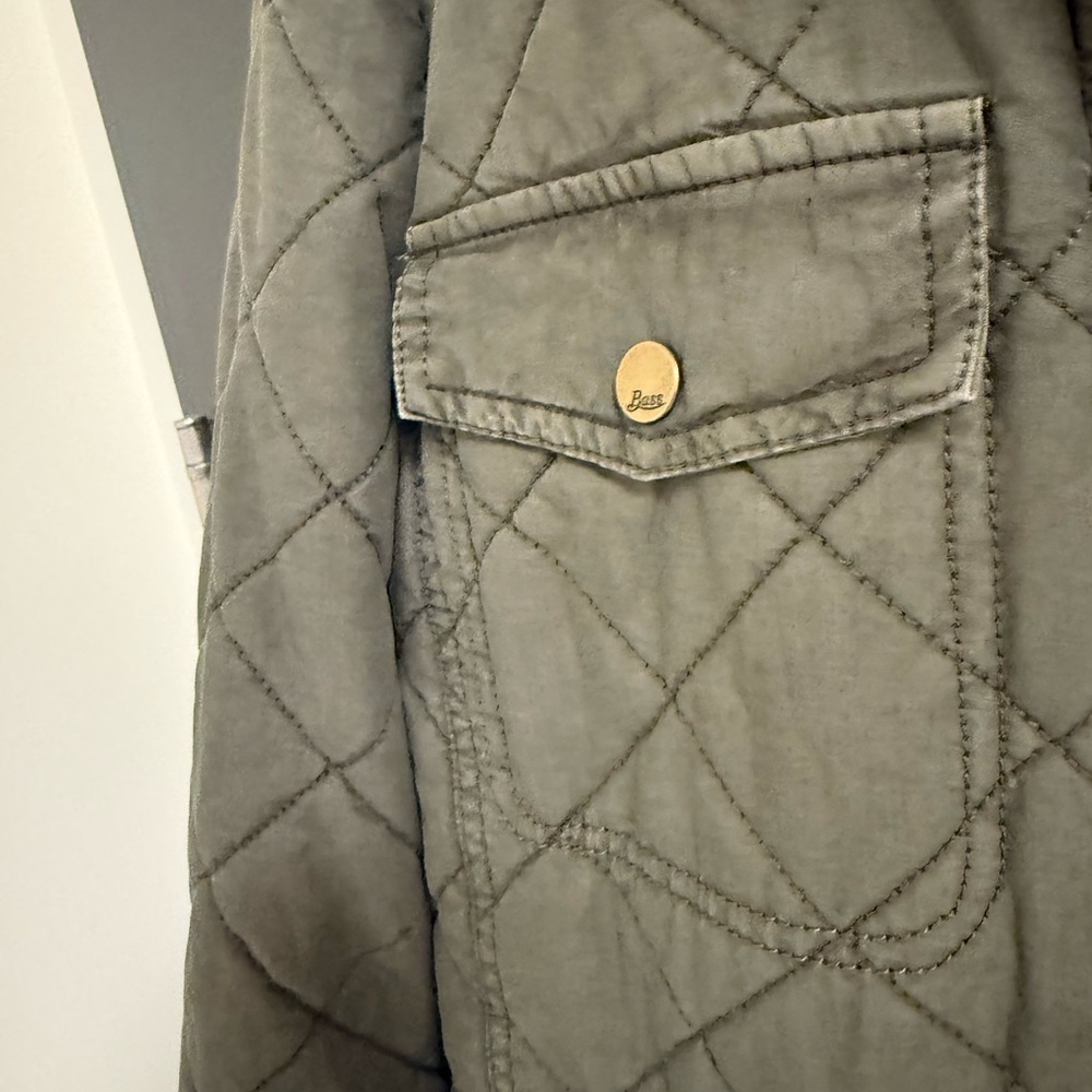 G.H. Bass & Co. Khaki green EUC near new size L Quilted Utility/Barn Jacket - Picture 3 of 13